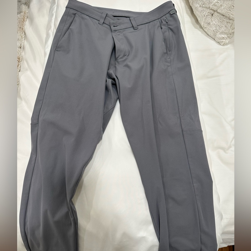 Lululemon Men's commission seal Gray Pants. Size 33x30 slim